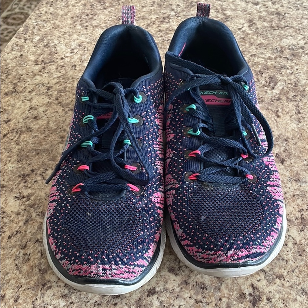Skechers Women  Navy Blue and Pink Athletic Shoes 8.5 Cute